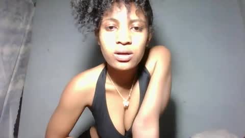 yolandrina05 online show from 28, 9, 2025