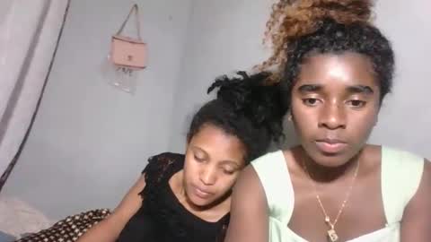 yolandrina05 online show from 3, 10, 2025