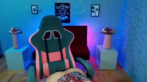 Snapshot of yolandyfoun chatting on 22, 1, 2025 Yolandi-Foun online show from 22, 1, 2025