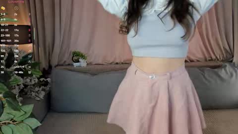 Elizabeth brunette -- Darline blonde  online show from 2, 11, 2025