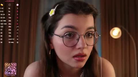 Elizabeth brunette -- Darline blonde  online show from 17, 12, 2025