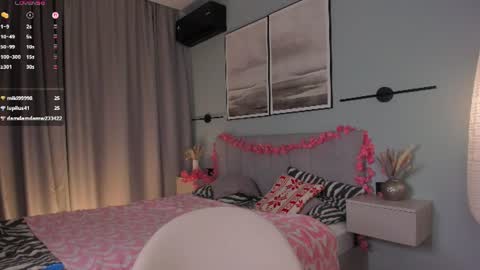 Elizabeth brunette -- Darline blonde  online show from 16, 7, 2026