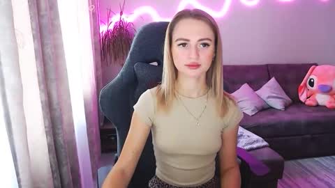 Snapshot of youdreamm chatting on 22, 10, 2025 Bella online show from 22, 10, 2025