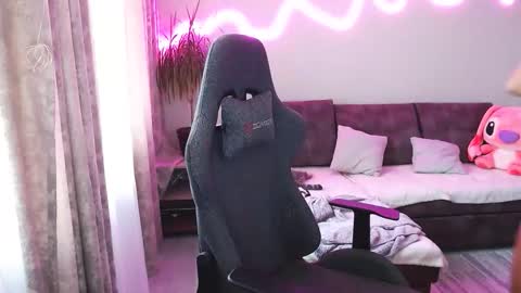 Snapshot of youdreamm chatting on 26, 10, 2025 Bella online show from 26, 10, 2025