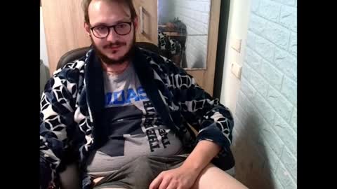 Snapshot of younromki chatting on 7, 4, 2026 A... online show from 7, 4, 2026