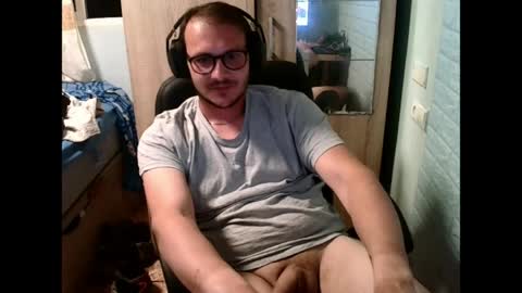 Snapshot of younromki chatting on 14, 5, 2026 A... online show from 14, 5, 2026