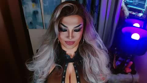 QUEEN MADISON  online show from 27, 4, 2026