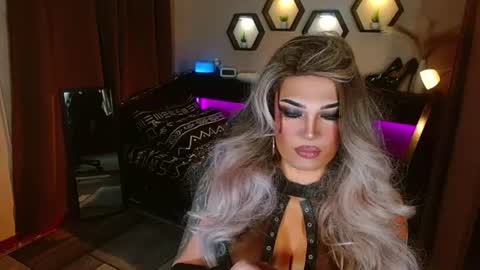 QUEEN MADISON  online show from 16, 6, 2026