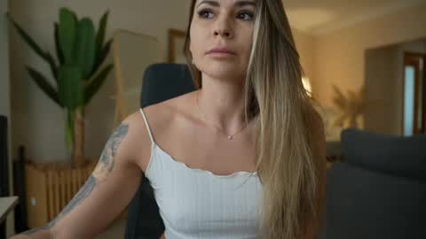 Snapshot of your_poison_girl chatting on 19, 4, 2026 Helena online show from 19, 4, 2026