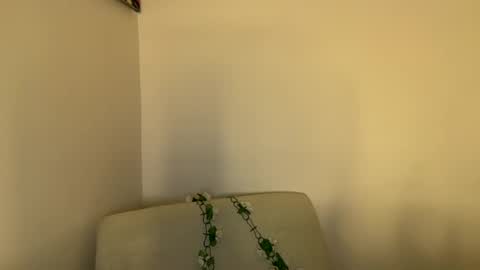yourcutemolly__ online show from 12, 6, 2026