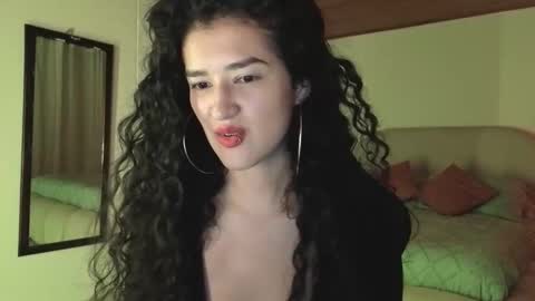 Snapshot of yourdreamgirl2025 chatting on 7, 5, 2026 yourdreamgirl2025 online show from 7, 5, 2026