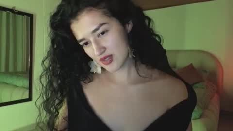 Snapshot of yourdreamgirl2025 chatting on 9, 5, 2026 yourdreamgirl2025 online show from 9, 5, 2026