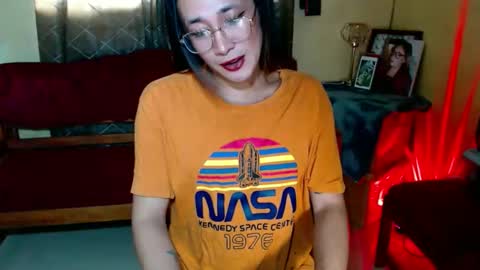 Snapshot of yourfavoratezoe chatting on 4, 12, 2025 ZOE KHATE online show from 4, 12, 2025