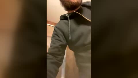 Snapshot of yourfavoritebartender chatting on 18, 12, 2025 Hey Im Justin online show from 18, 12, 2025