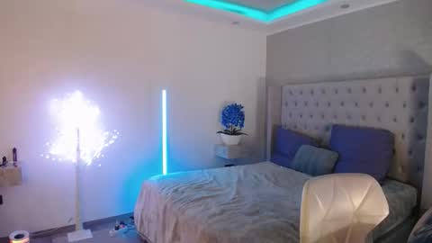 call meKira online show from 14, 4, 2026