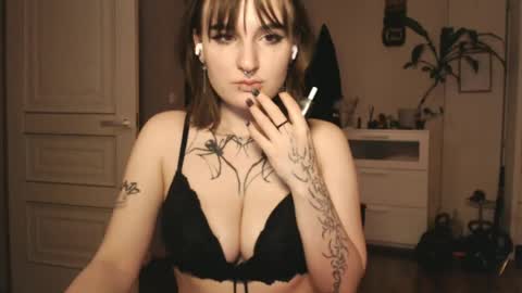 Snapshot of yourhanna_ chatting on 27, 4, 2026 hanna online show from 27, 4, 2026