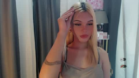 Snapshot of yourlovekylie chatting on 20, 6, 2026 KYLIE MORE online show from 20, 6, 2026
