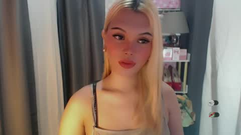 Snapshot of yourlovekylie chatting on 21, 6, 2026 KYLIE MORE online show from 21, 6, 2026