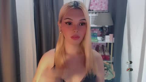 Snapshot of yourlovekylie chatting on 30, 6, 2026 KYLIE MORE online show from 30, 6, 2026