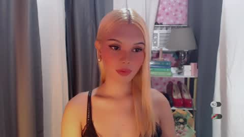 Snapshot of yourlovekylie chatting on 7, 7, 2026 KYLIE MORE online show from 7, 7, 2026