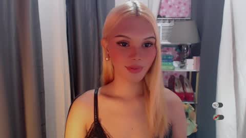 Snapshot of yourlovekylie chatting on 7, 7, 2026 KYLIE MORE online show from 7, 7, 2026