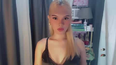 Snapshot of yourlovekylie chatting on 19, 7, 2026 KYLIE MORE online show from 19, 7, 2026