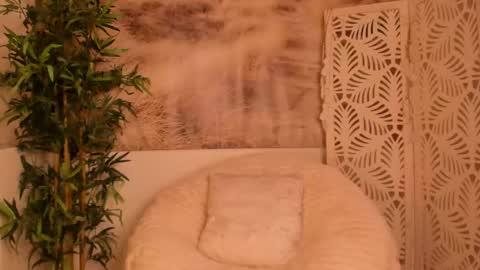 Snapshot of yourmidnightcoffee chatting on 27, 5, 2026 Sarah online show from 27, 5, 2026