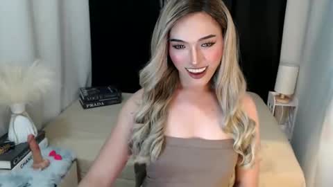 TIFFANY SUCKING QUEEN online show from 29, 3, 2026
