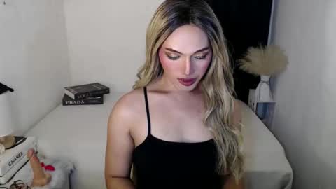 TIFFANY SUCKING QUEEN online show from 27, 4, 2026