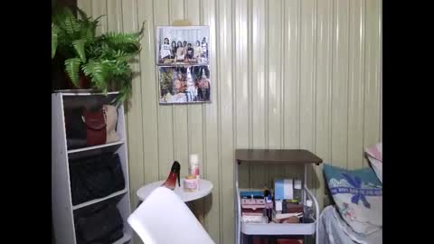 yoursubmissive_larah online show from 17, 5, 2026