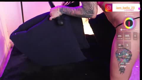 Bella- Independert Model online show from 10, 10, 2025