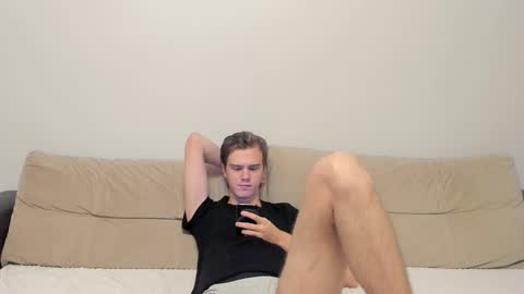 Snapshot of yueslang chatting on 9, 10, 2025 Yue Lang and Samm online show from 9, 10, 2025