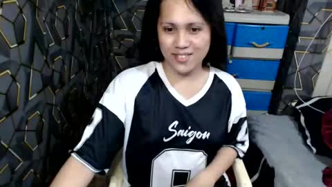 Snapshot of yumi_white chatting on 8, 10, 2025 yumi online show from 8, 10, 2025