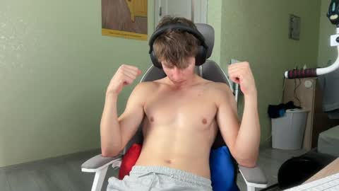 Snapshot of yummyalexxx chatting on 16, 5, 2026 Alex online show from 16, 5, 2026