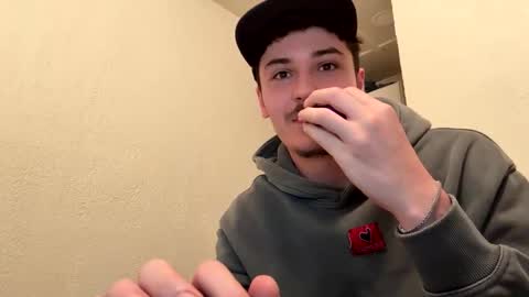 yungstudbev online show from 19, 9, 2025