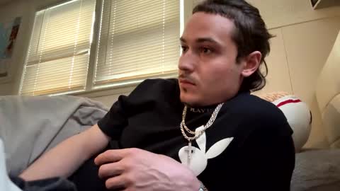 yungstudbev online show from 13, 4, 2026