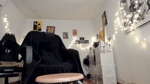 Snapshot of yury_sun chatting on 2, 2, 2025 paola online show from 2, 2, 2025