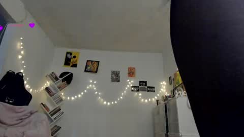 Snapshot of yury_sun chatting on 27, 2, 2025 paola online show from 27, 2, 2025