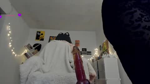 Snapshot of yury_sun chatting on 2, 3, 2025 paola online show from 2, 3, 2025
