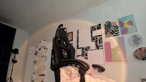 Snapshot of yury_sun chatting on 12, 9, 2025 paola online show from 12, 9, 2025