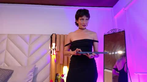 Karina  online show from 8, 9, 2025