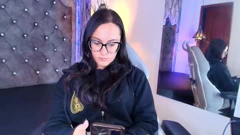   online show from 15, 11, 2025