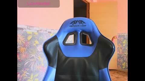 Snapshot of zara_golden chatting on 18, 10, 2025 chaturcum online show from 18, 10, 2025