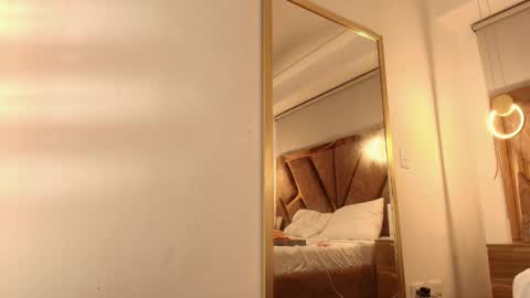 Zarah Andrews online show from 4, 11, 2025