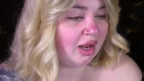 Snapshot of zarareign_ chatting on 2, 5, 2026 Lola online show from 2, 5, 2026