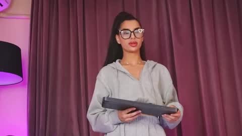 zariaavera online show from 9, 5, 2026