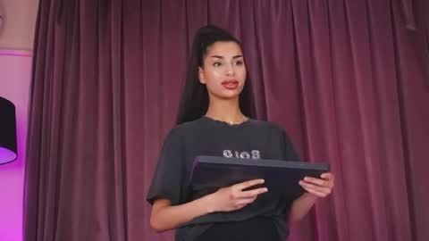 zariaavera online show from 11, 5, 2026