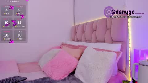 Snapshot of zarianaevanz chatting on 13, 9, 2025 Zariana online show from 13, 9, 2025