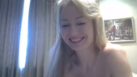 Snapshot of zarinaswift chatting on 25, 4, 2026 Zarina Swift online show from 25, 4, 2026