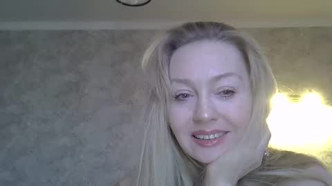 Snapshot of zarinaswift chatting on 7, 5, 2026 Zarina Swift online show from 7, 5, 2026